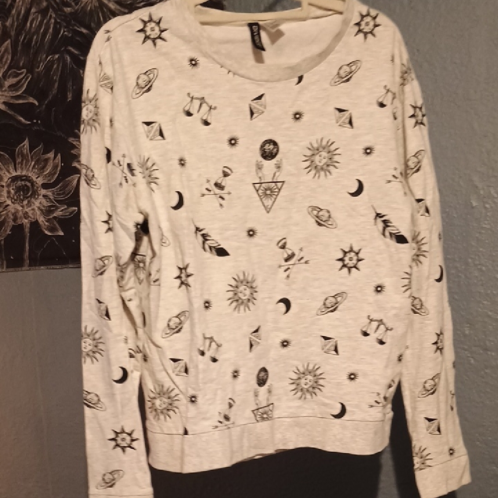 Patterned White Long Sleeve Top